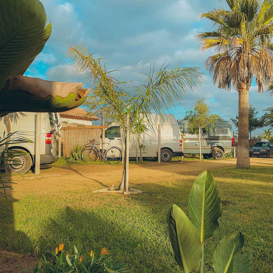 home-buena-onda-zahora-van-camping-alquiler-vacacional-eco-lodging-camper-van