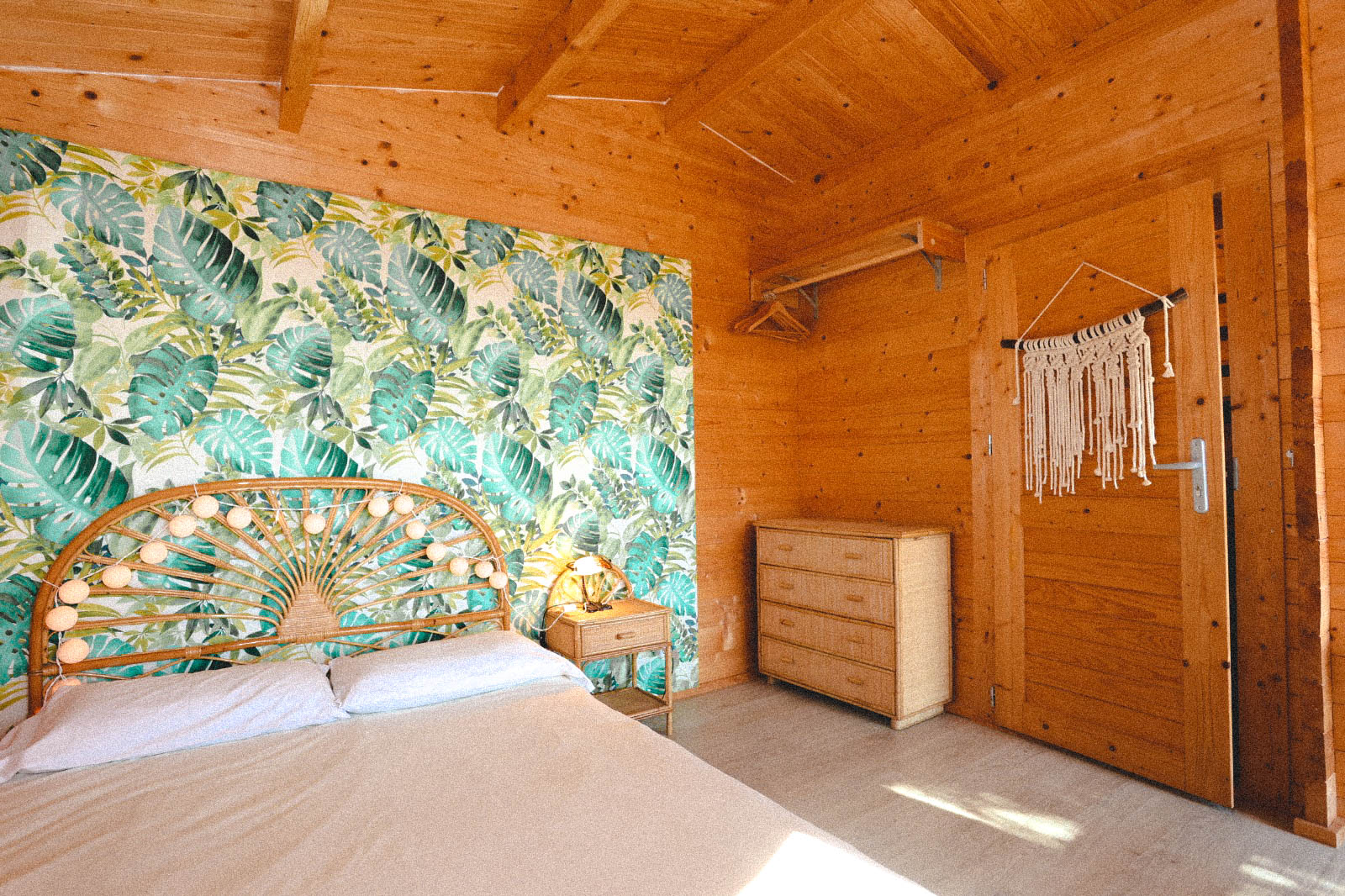 home-buena-onda-zahora-van-camping-alquiler-vacacional-eco-lodging-camper-van